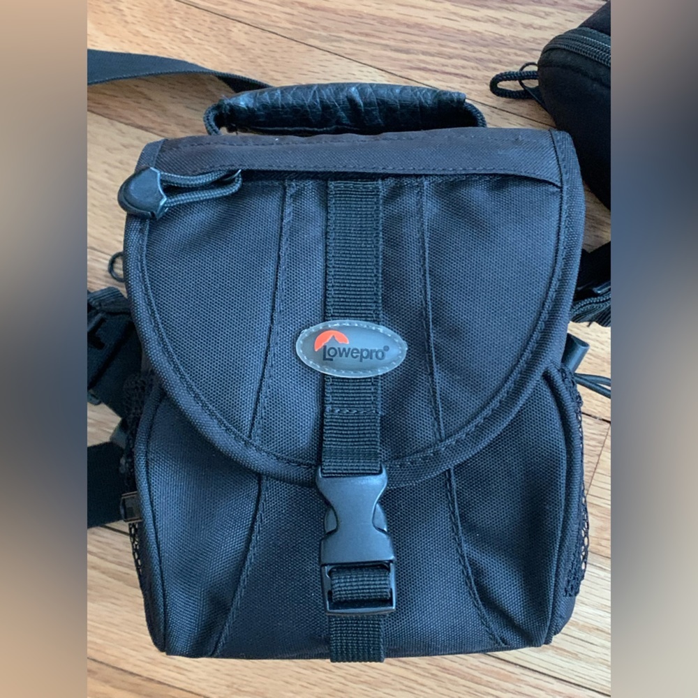 Lowepro EX 120 Camera Case & Quataray Lens Bag Combo - Like New Condition